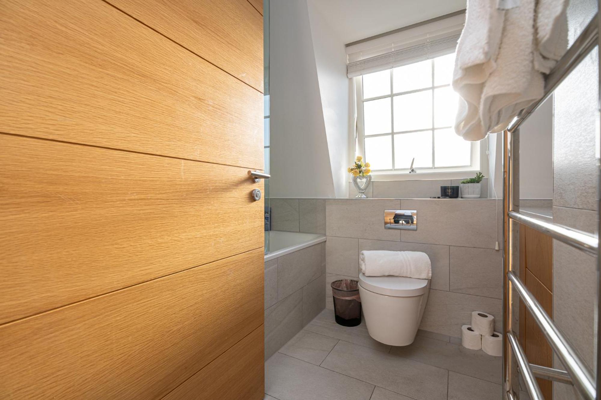 Stunning 1-bedroom Penthouse In Marble Arch 72 * Londra